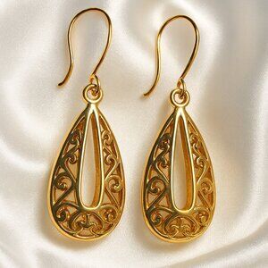 Elegant Gold Filigree Teardrop Dangle Earrings – Classic & Stylish Women’s Jewel